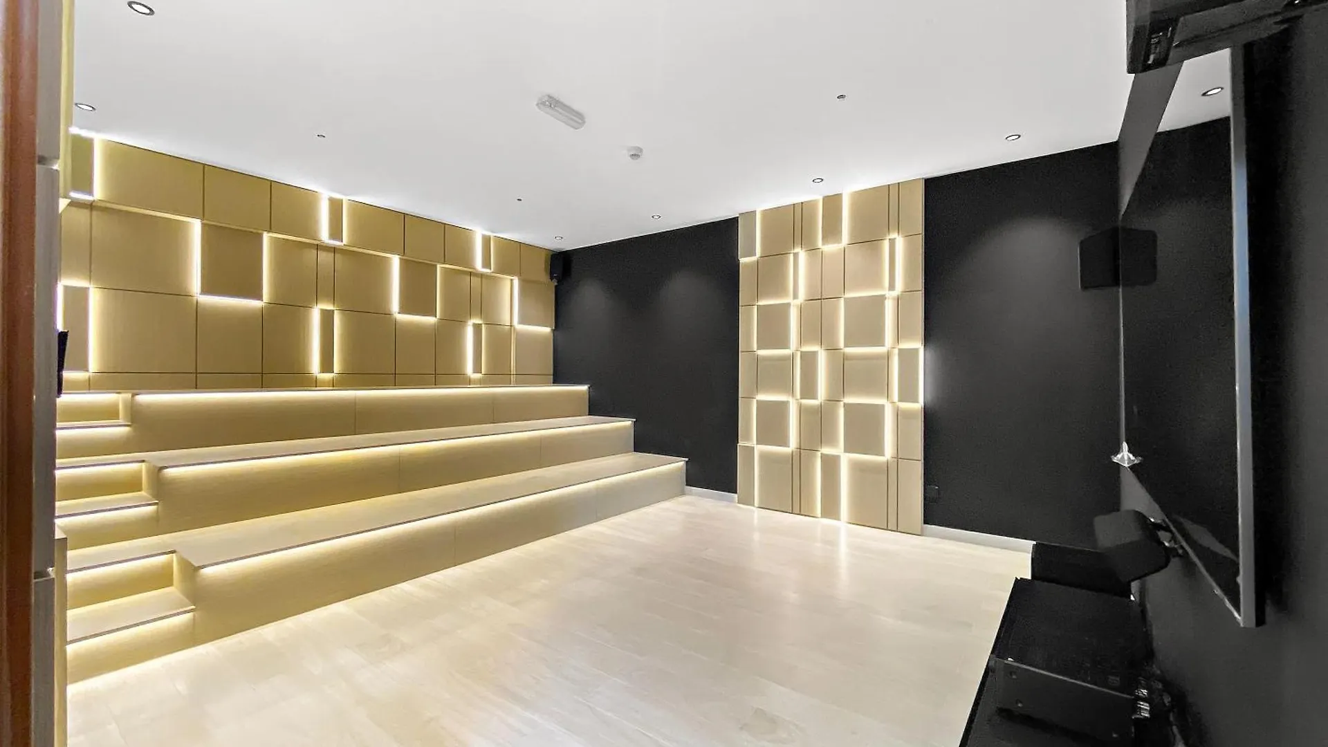 Lux Studio In Arjan With Pool And Full Amenities Dubai 0*,  United Arab Emirates